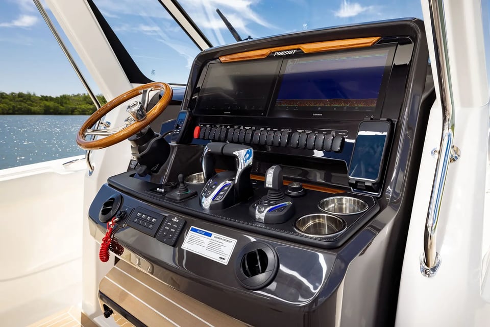 Helm of the Pursuit S 388 Sport Center Console