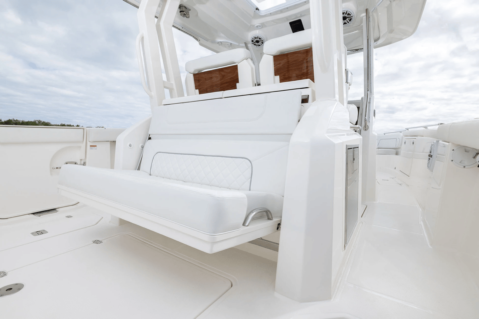 Aft facing bench seat on Pursuit S 328