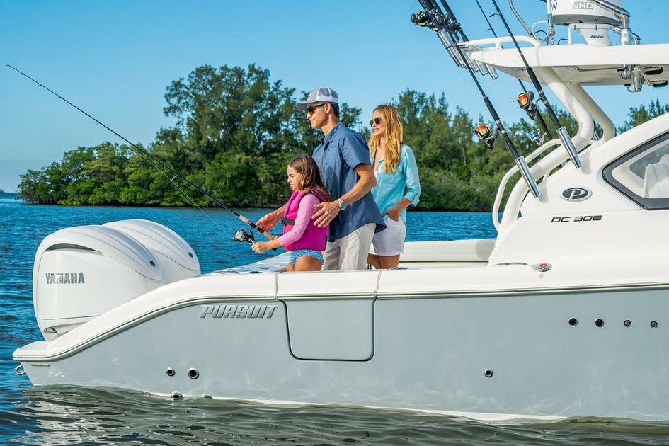 Family fishing of the 30' Pursuit DC Dual Console