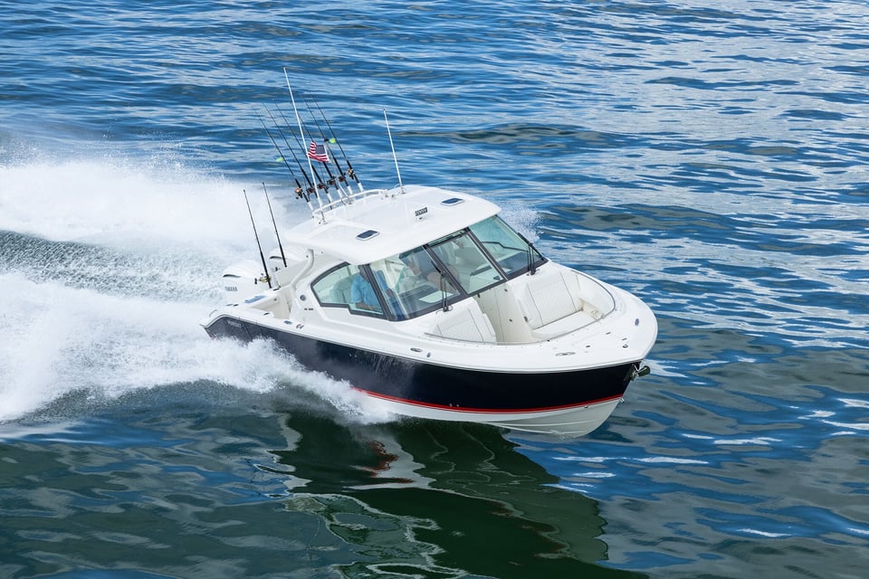 DC326 Pursuit Dual Console Boat