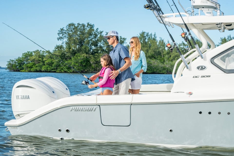Family fishing in the stern of the Pursuit DC 306 Dual Console Boat